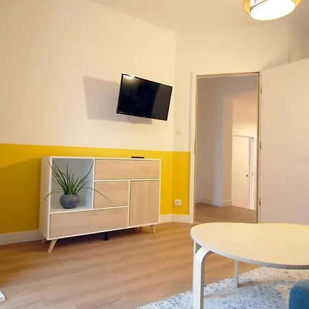 Jaune, Indépendant, Parking, Wifi Près De Strasbourg Ittenheim